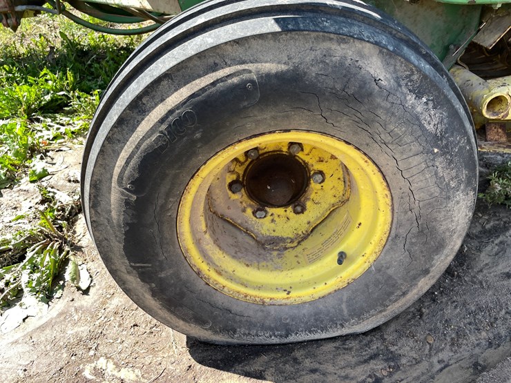 john-deere-336-image-29
