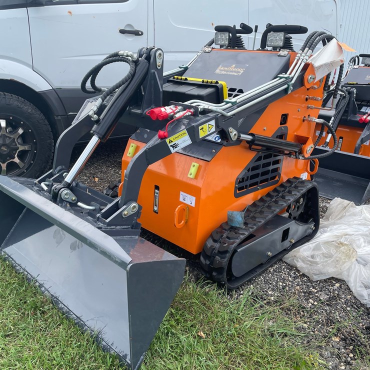 #2969 • Landhonor Mini Skid Steer Loader
