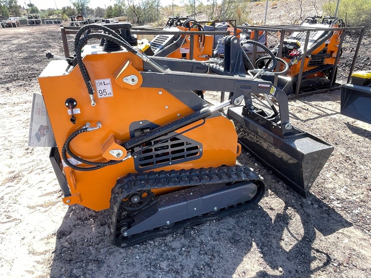 #2065-•-unused-2026-landhonor-mini-skid-steer-loader-image-4