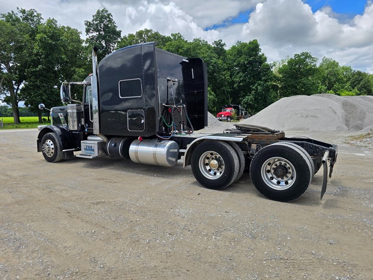 2014-peterbilt-389-image-10