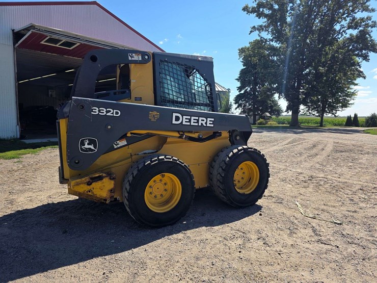 2016-deere-332d-image-9