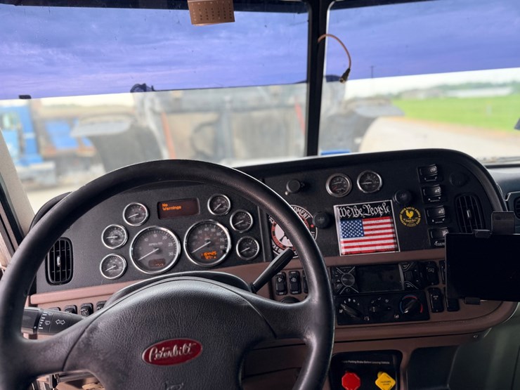 2014-peterbilt-389-image-50