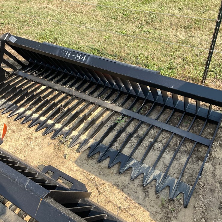 #2525 • Greatbear Skid Steer Rock Bucket Attachment