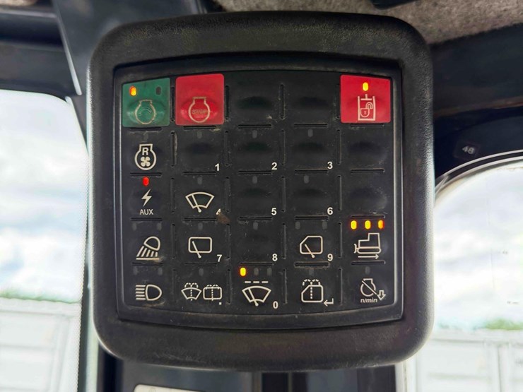 2014-deere-650k-lgp-image-28