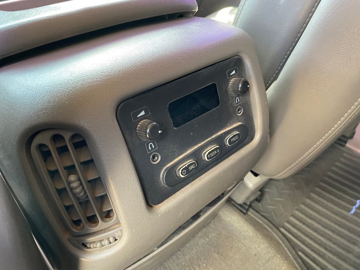 2005-gmc-3500-image-47