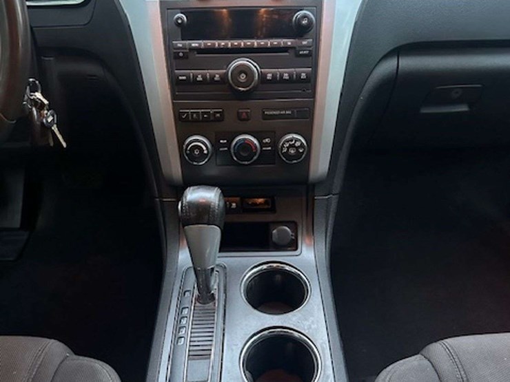 2011-chevrolet-traverse-image-28