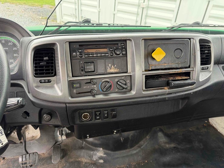 2013-hino-338-image-27