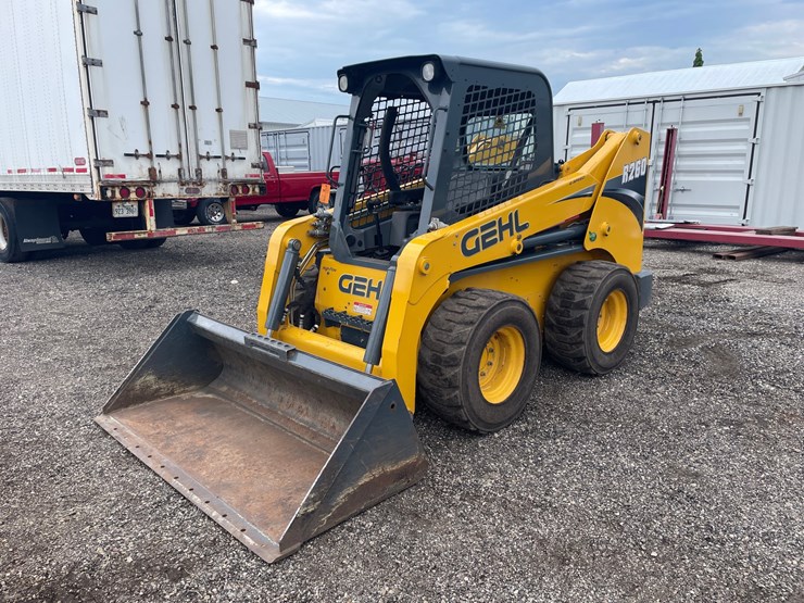 2018-gehl-r260-image-1