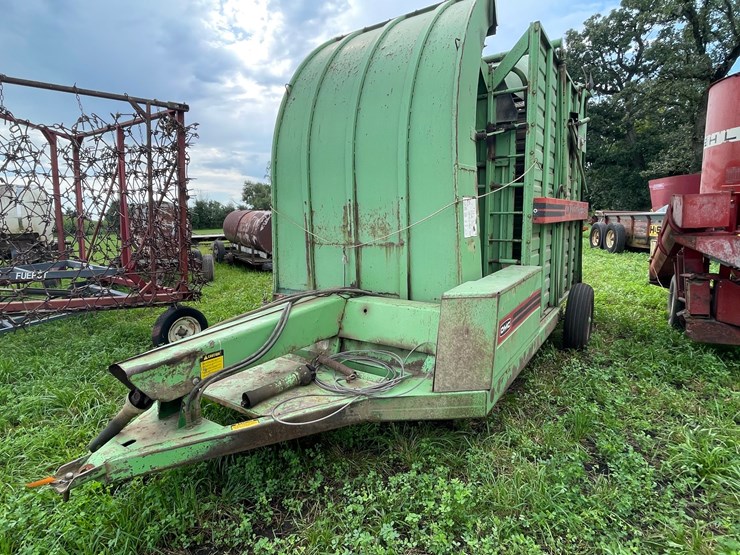 #2975-•-owatonna-540-stacker-image-1