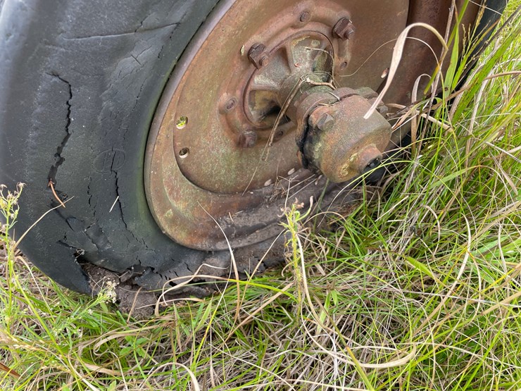 #6220-•-vintage-two-bottom-plow-image-14