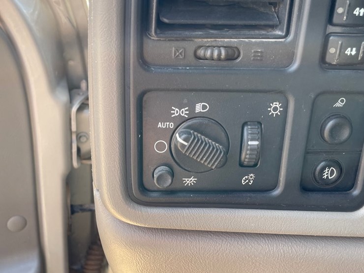 2005-gmc-3500-image-36