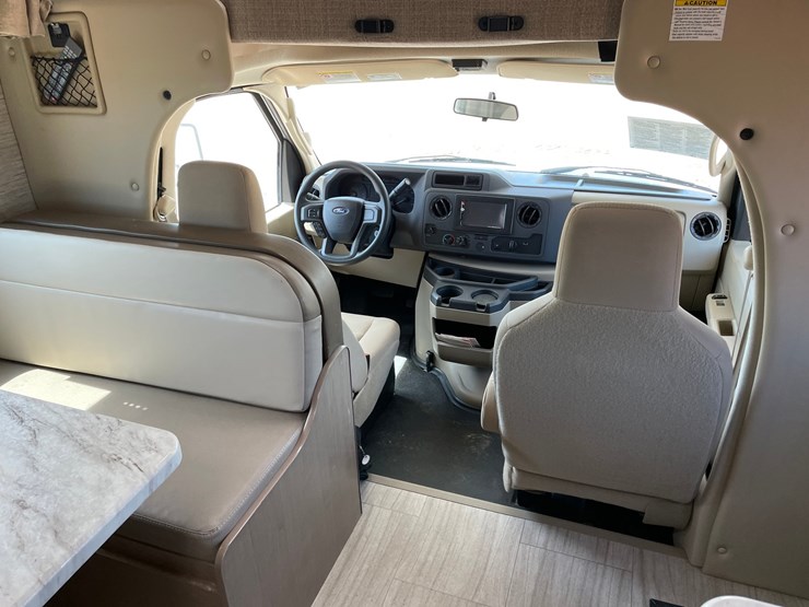 2021-ford-e350-image-24