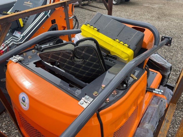 #2971-•-landhonor-mini-excavator-image-6