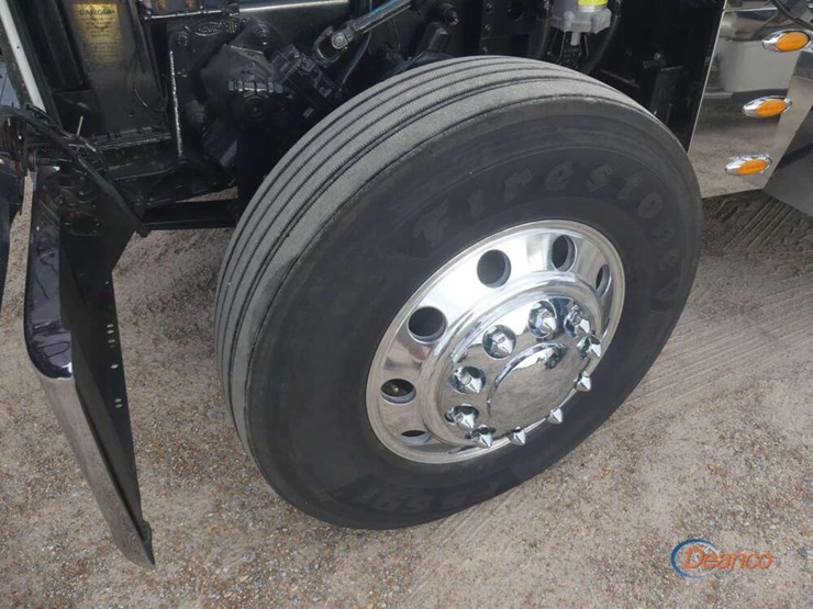 2001-peterbilt-379-image-12