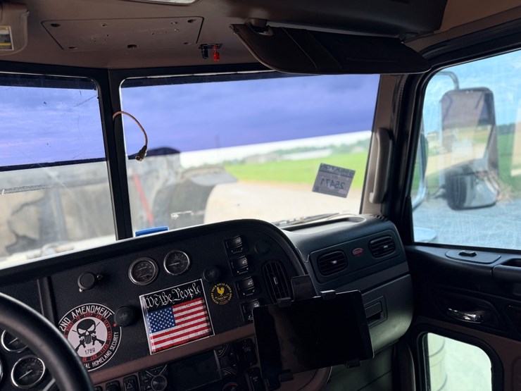 2014-peterbilt-389-image-49