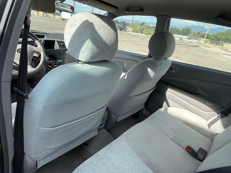 #1853-•-2002-toyota-prius-(title-in-delay)-image-27