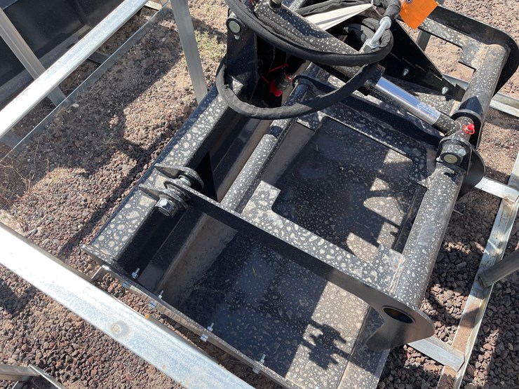 #2410-•-unused-2026-landhonor-mini-skid-steer-grapple-bucket-image-5