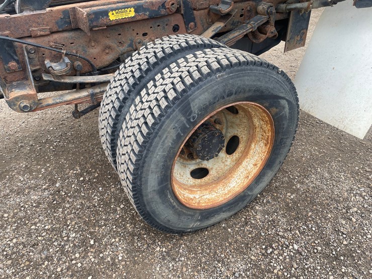 2005-ford-f550-xl-image-29