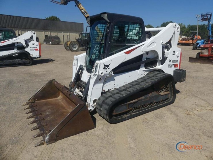 2022-bobcat-t740-image-23