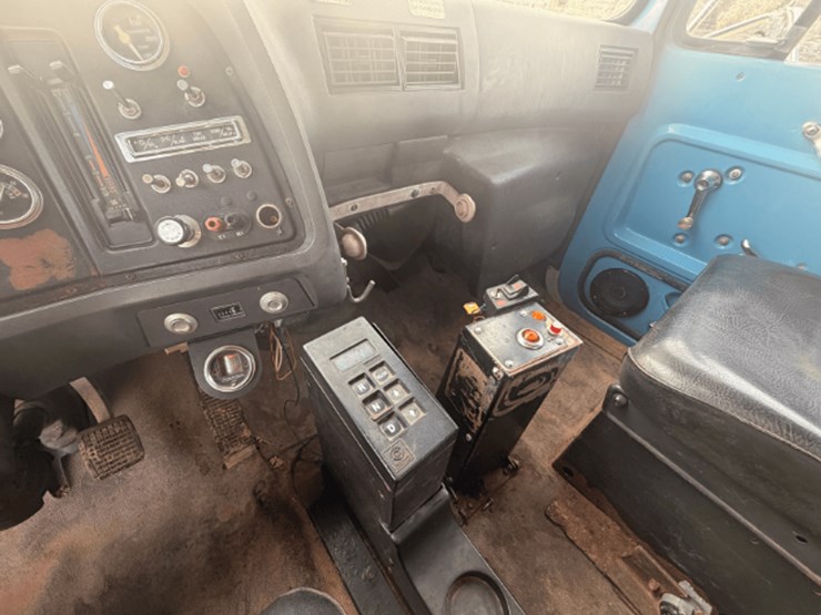 1996-ford-l8000-image-14