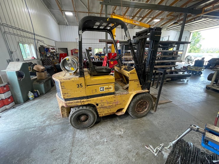 #133-•-cat-pneumatic-forklift-(shawano,-wi)-image-4