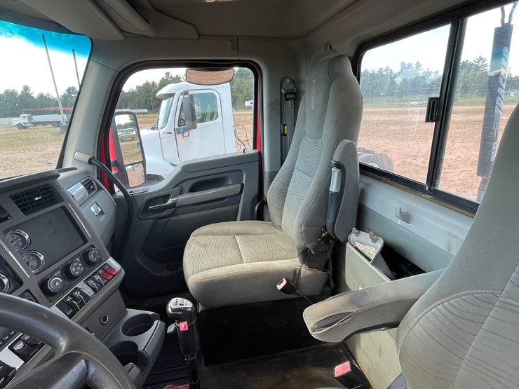 2014-kenworth-t880-image-54