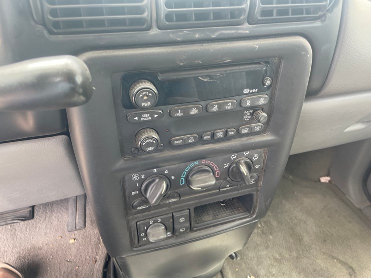 2002-chevrolet-venture-image-21