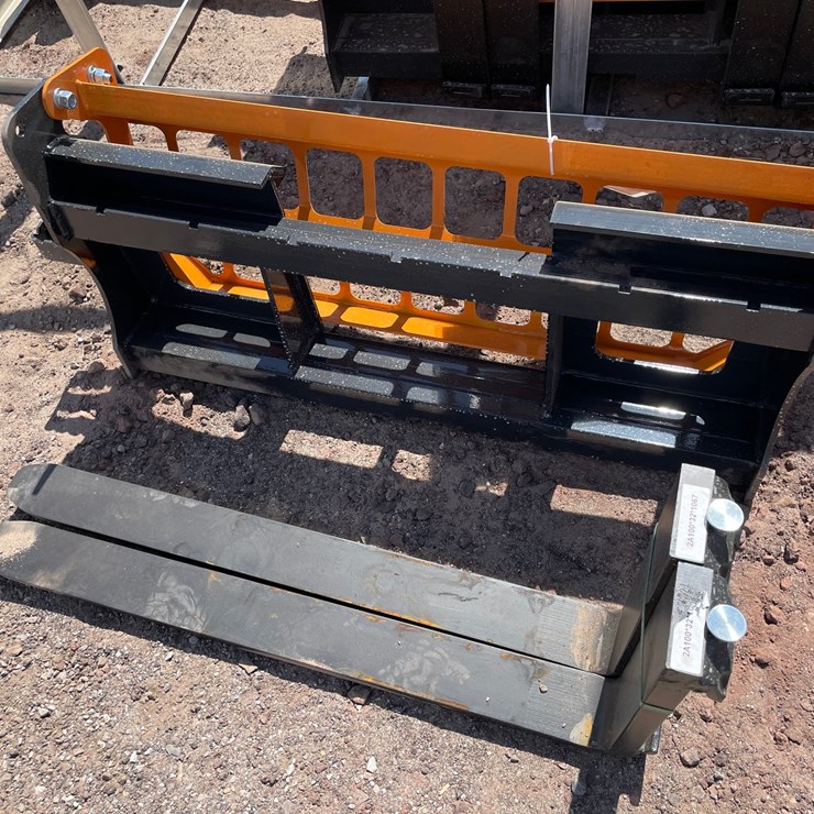 #2419 • Unused 2026 Landhonor Pallet Fork Attachment