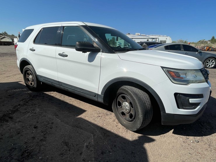 2017-ford-explorer-image-62