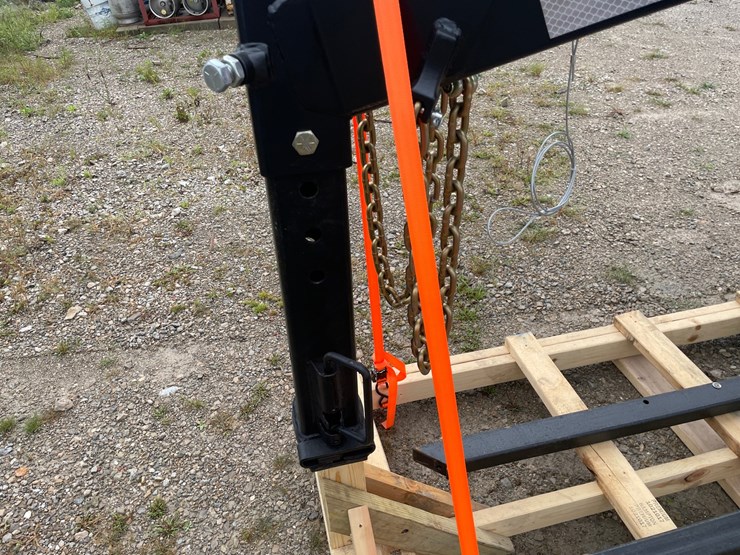 #6319-•-gooseneck-adapter-hitch-(green-bay,-wi)-image-9