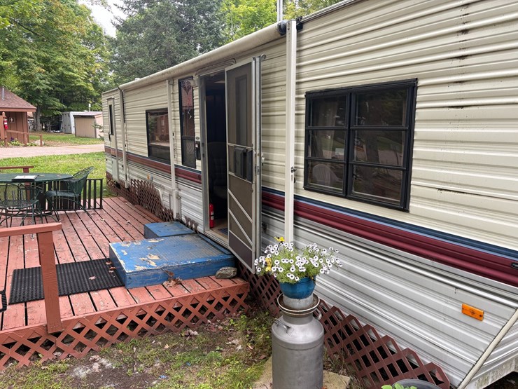 #5996-•-1989-fleetwood-resort-camper-(three-lakes,-wi)-(has-wi-title)-image-5