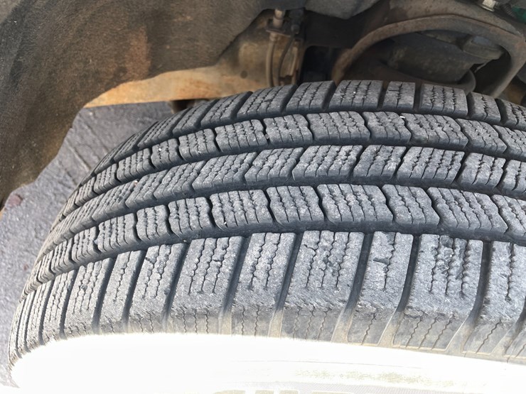 #1864-•-2018-chevy-work-truck-(has-nm-title)-image-14