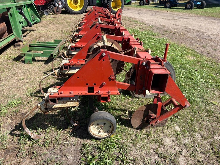 international-133-cultivator-image-5