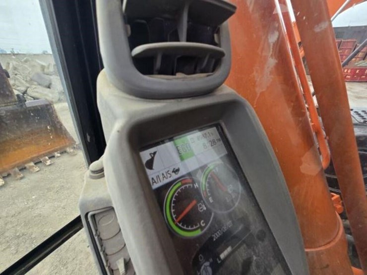 2016-hitachi-zx350-lc-image-55