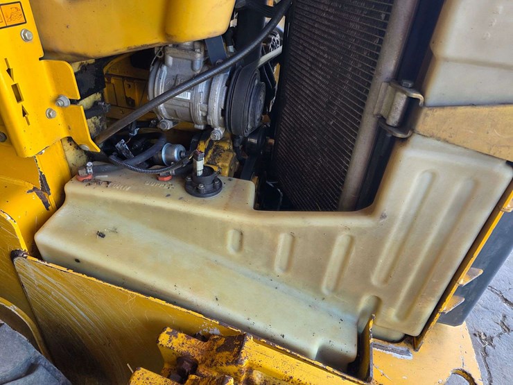 2016-deere-332d-image-58