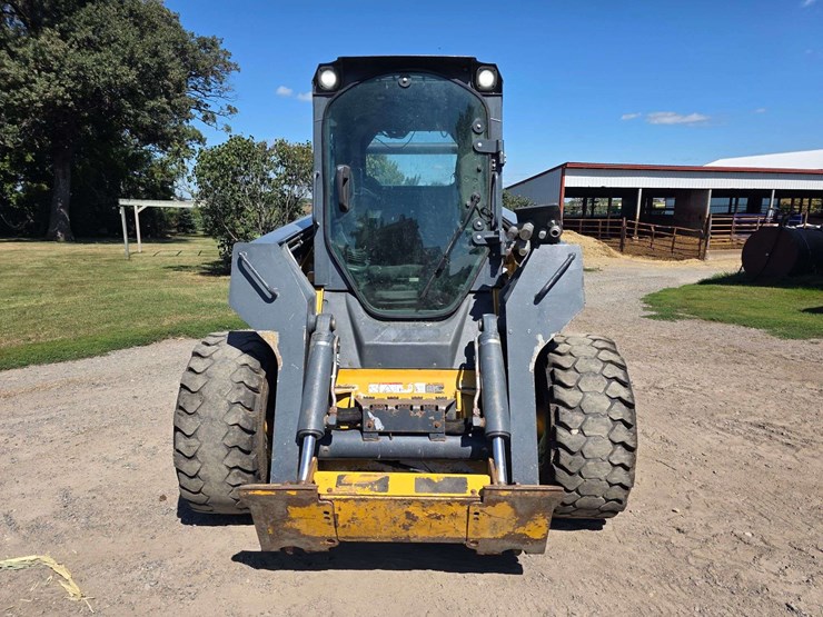2016-deere-332d-image-5