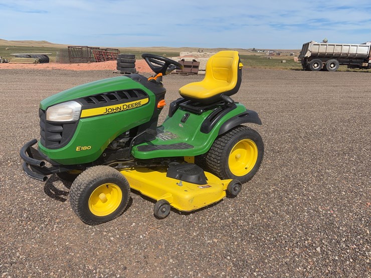 2018-john-deere-e180-image-1