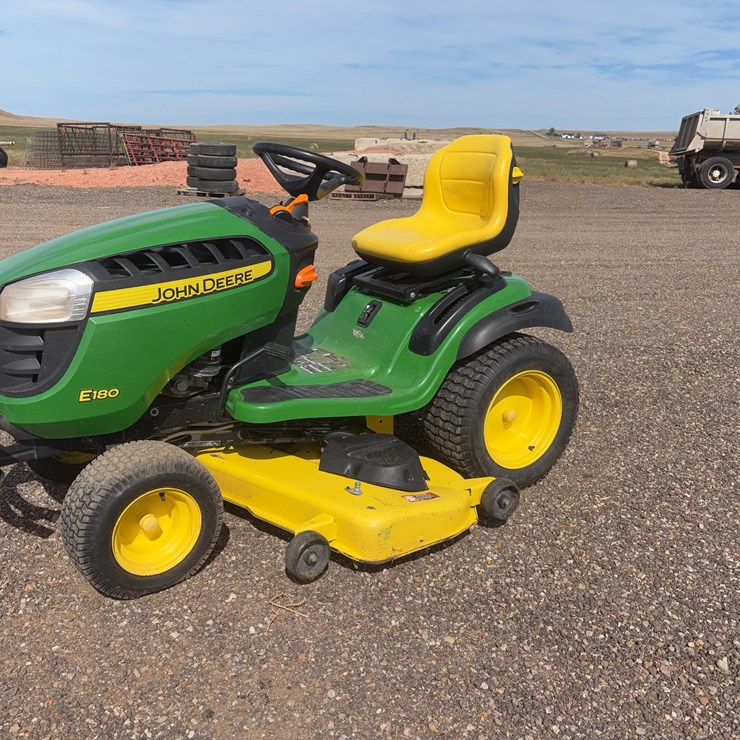 2018 JOHN DEERE E180