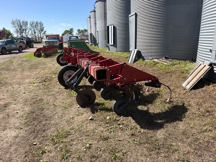 case-ih-1820-row-cultivator-image-3