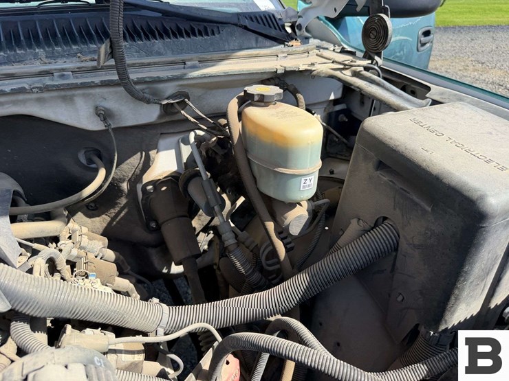 2002-chevrolet-silverado-2500-image-40
