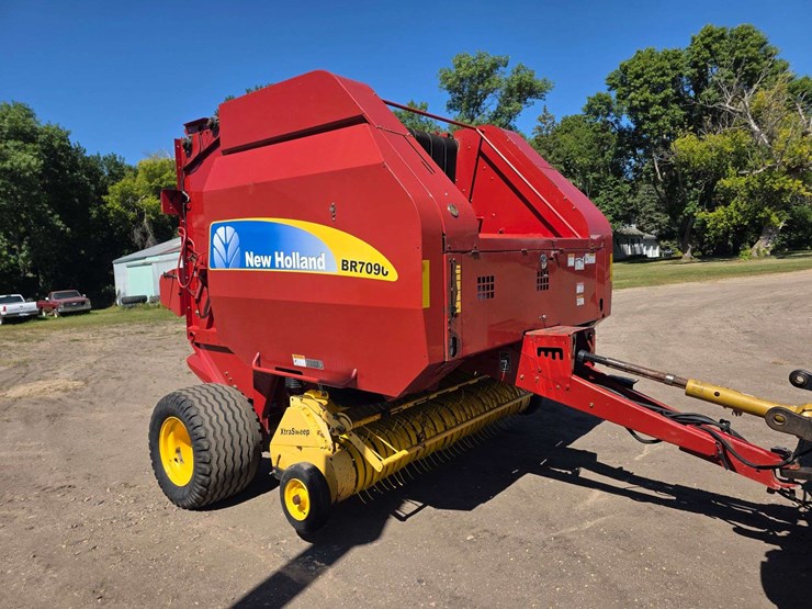 2009-new-holland-br7090-image-1