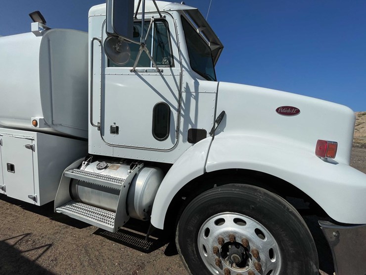 2004-peterbilt-330-image-73