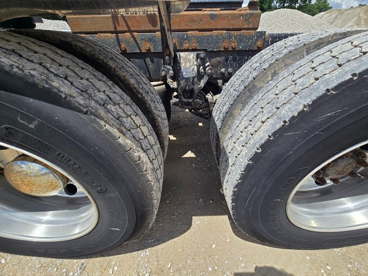 2014-peterbilt-389-image-79