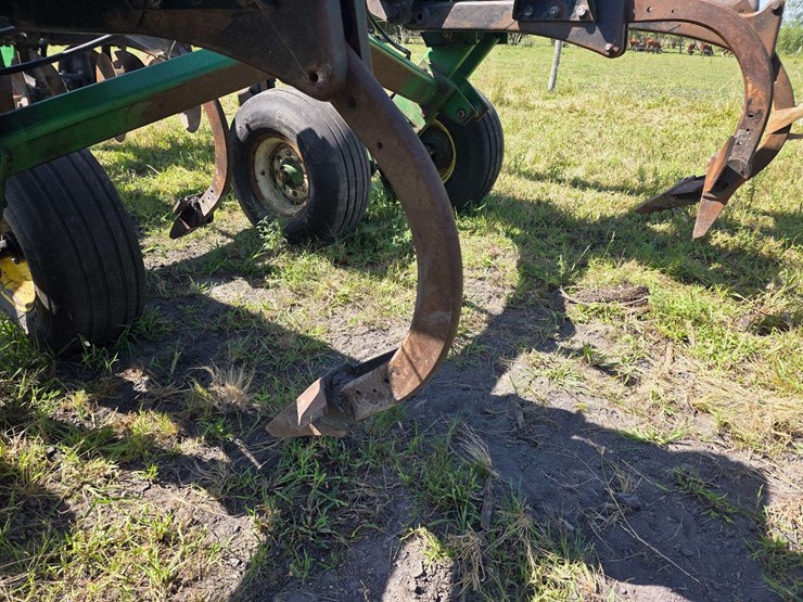 john-deere-2700-image-34