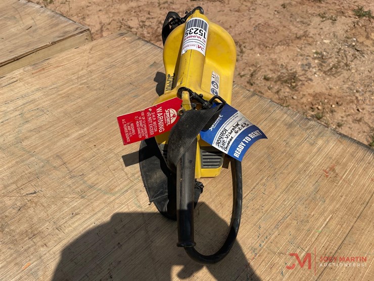 wacker-neuson-2hp-concrete-vibrator-with-shoulder-strap-image-3