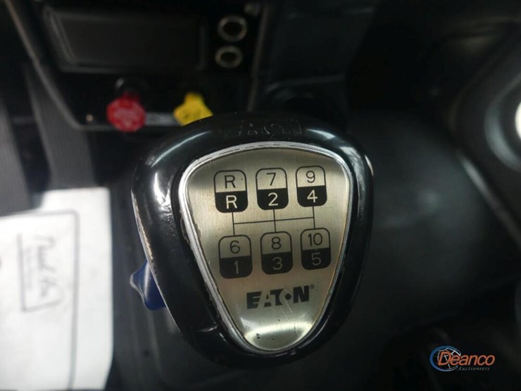 2001-peterbilt-379-image-19
