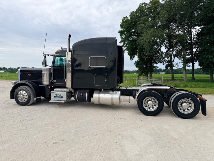 2014-peterbilt-389-image-4