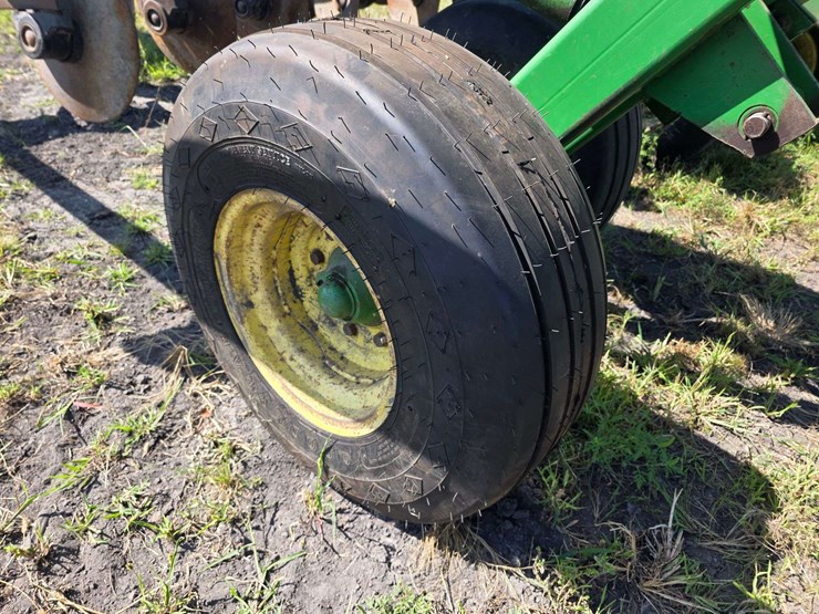 john-deere-2700-image-36