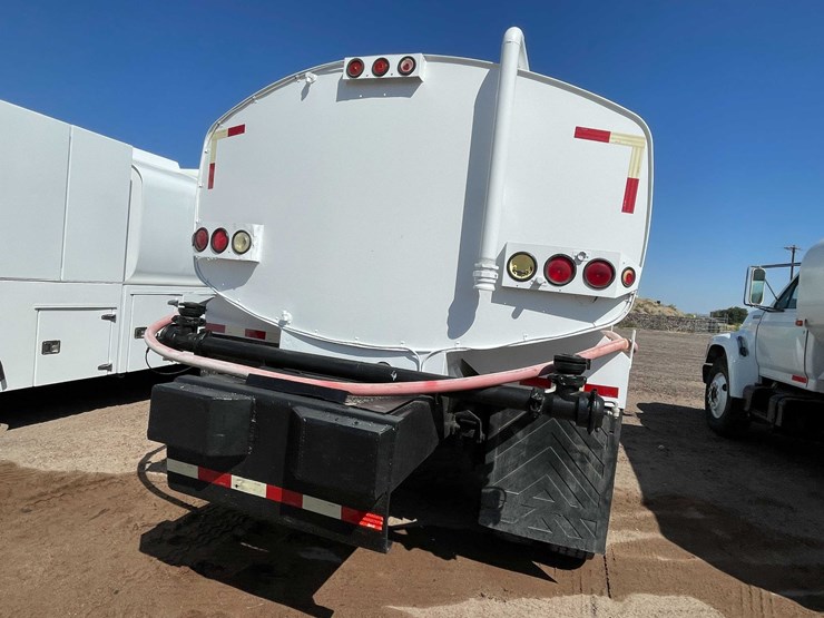 #1851-•-2000-sterling-7500-water-tank-truck-(has-nm-title)-image-84