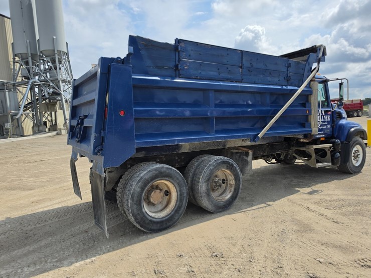 #25404-•-2003-mack-cv713-granite-tandem-axel-dump-truck-image-15